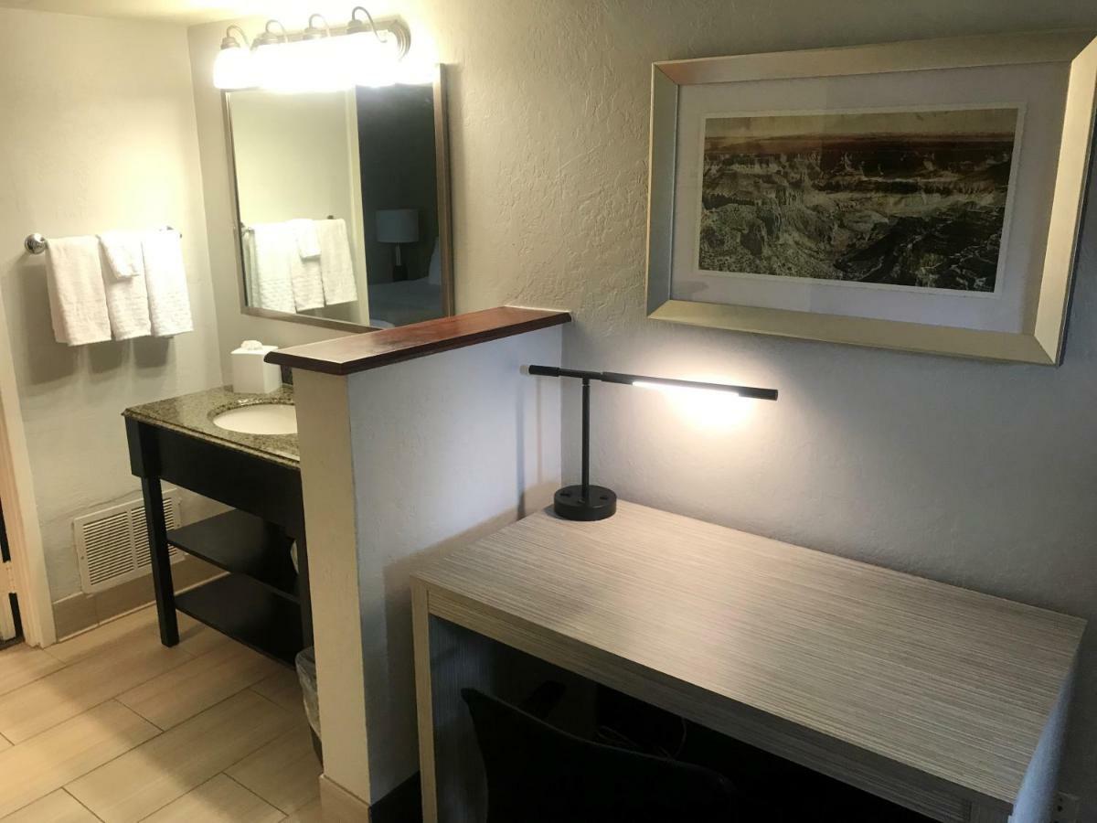 Best Western Innsuites Phoenix Hotel & Suites Ngoại thất bức ảnh